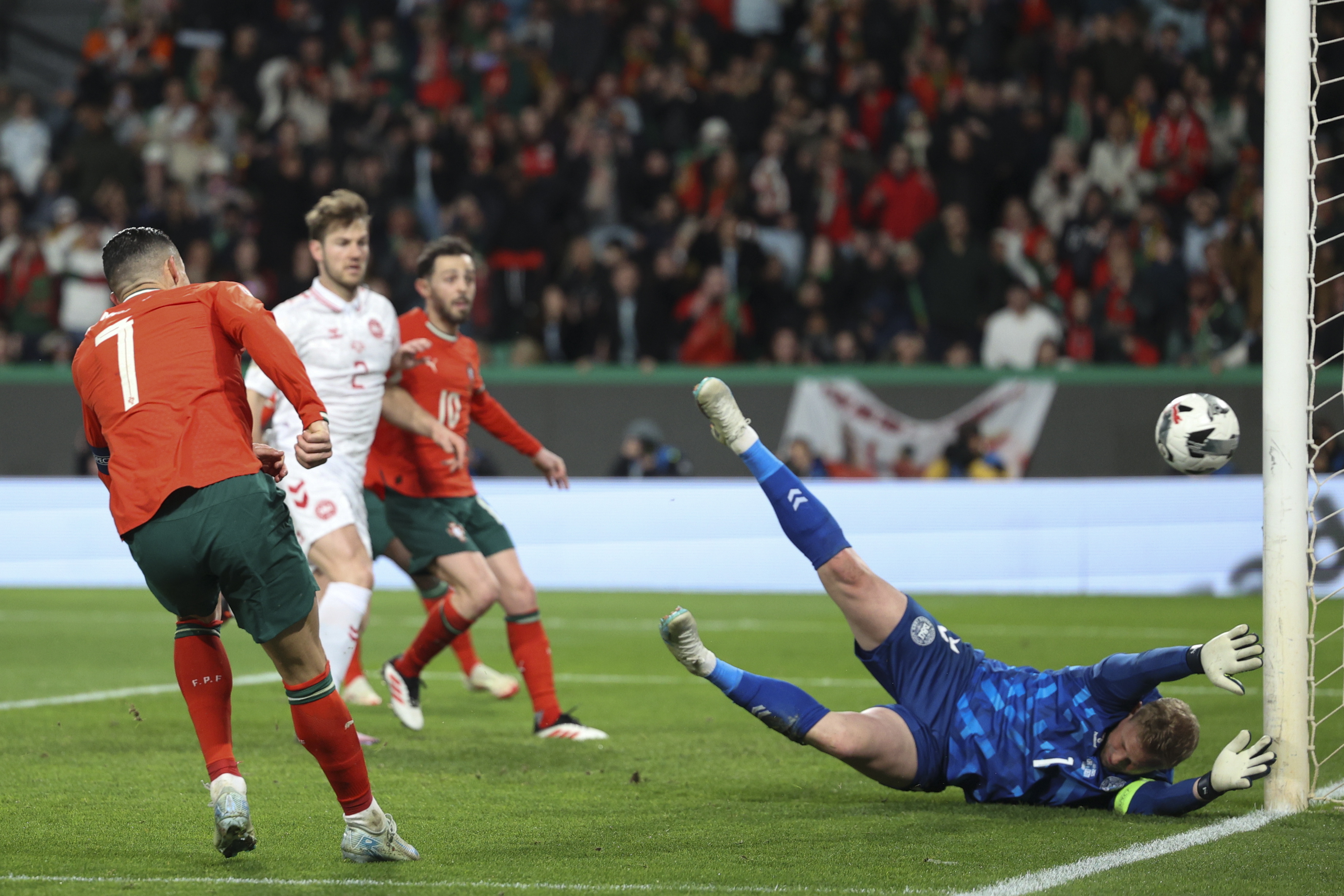 包含葡萄牙全取三分,夺得小组第一的词条 包含葡萄牙全取三分,夺得小组第一的词条