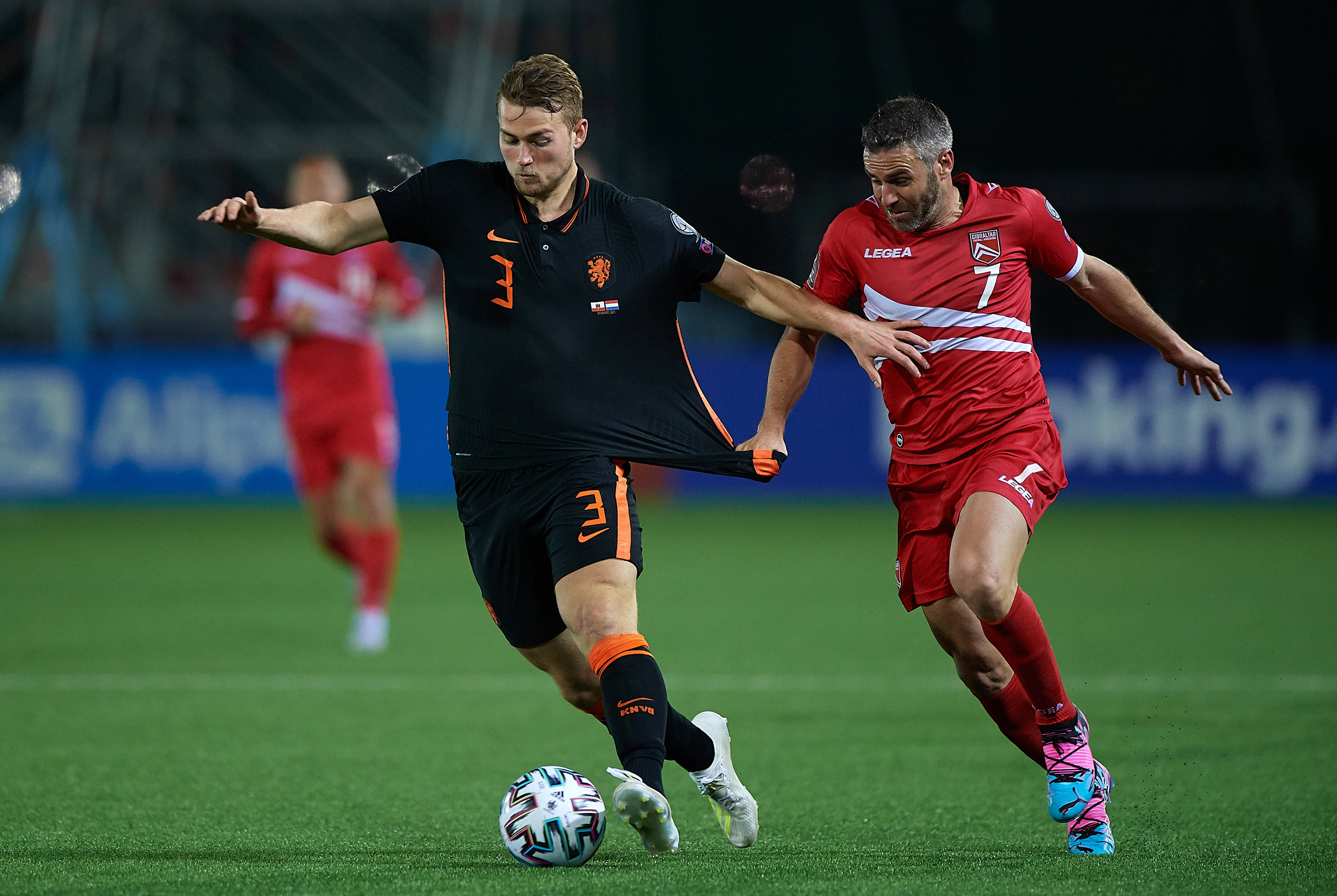 荷兰队在欧国联比赛中夺得胜利，晋级四强