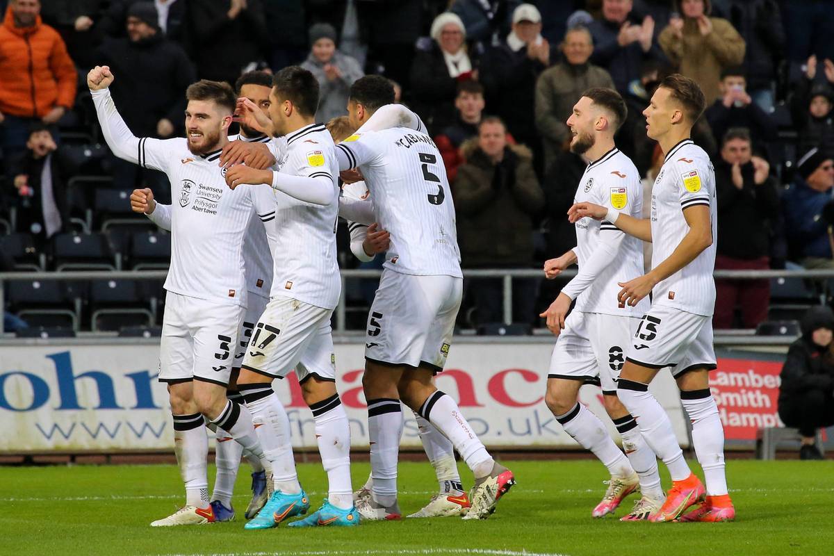 包含南安普顿主场大胜斯旺西，重返前十的词条