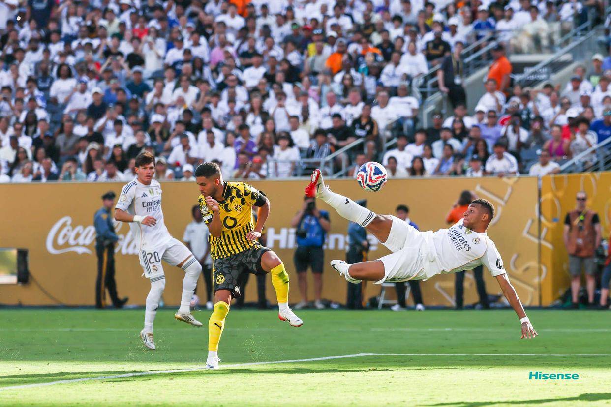 多特蒙德惨遭逆转,遗憾输球落后争冠 多特蒙德惨遭逆转,遗憾输球落后争冠