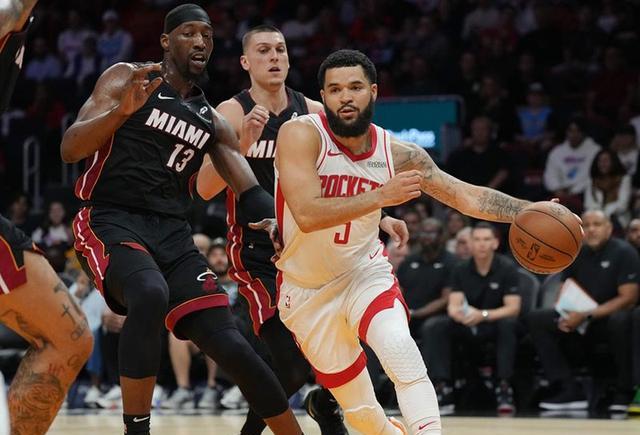 热火队球员之间磨合不足,战绩整体表现动摇 热火队球员之间磨合不足,战绩整体表现动摇