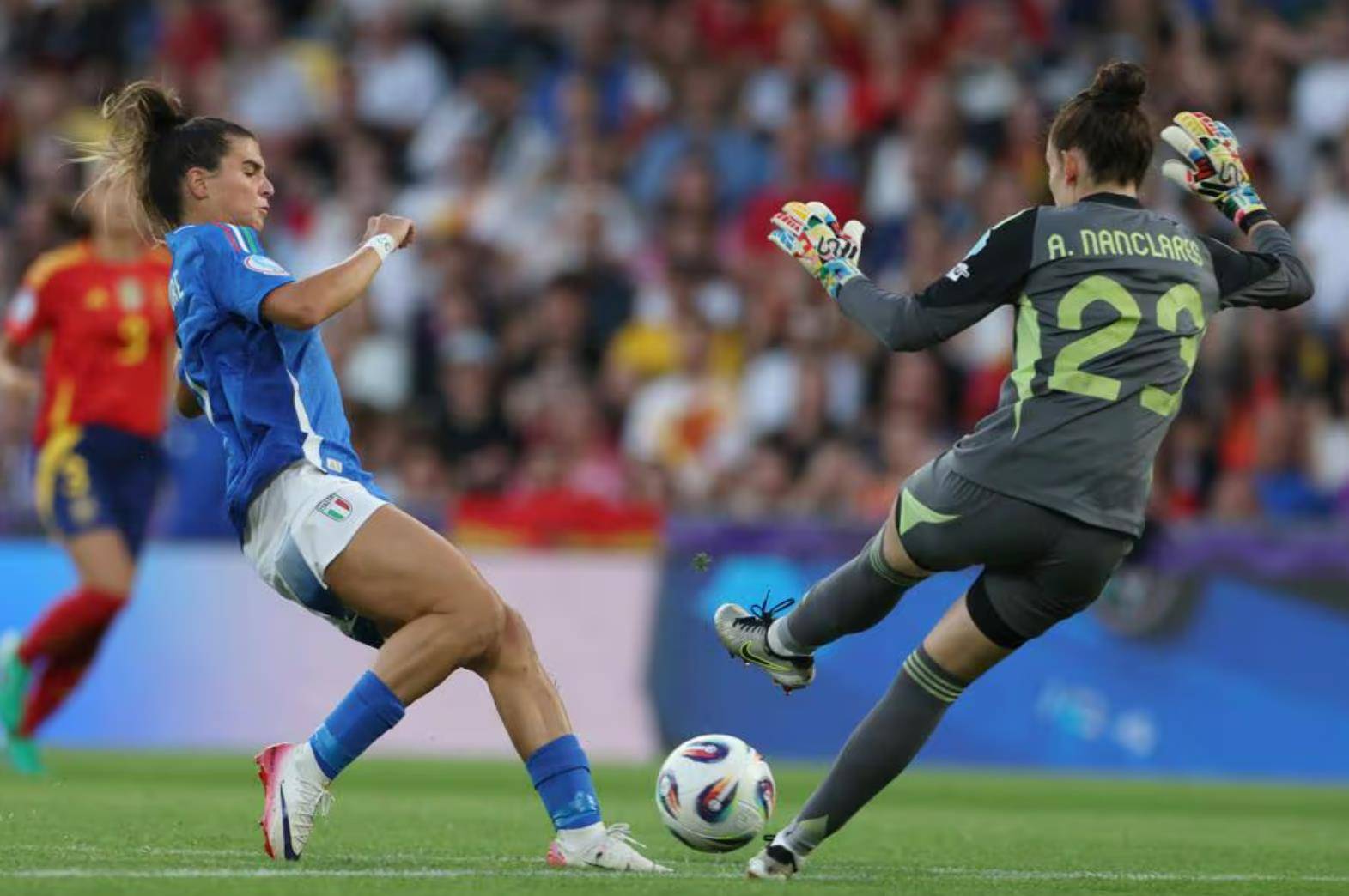 西班牙女足携手晋级，表现抢眼