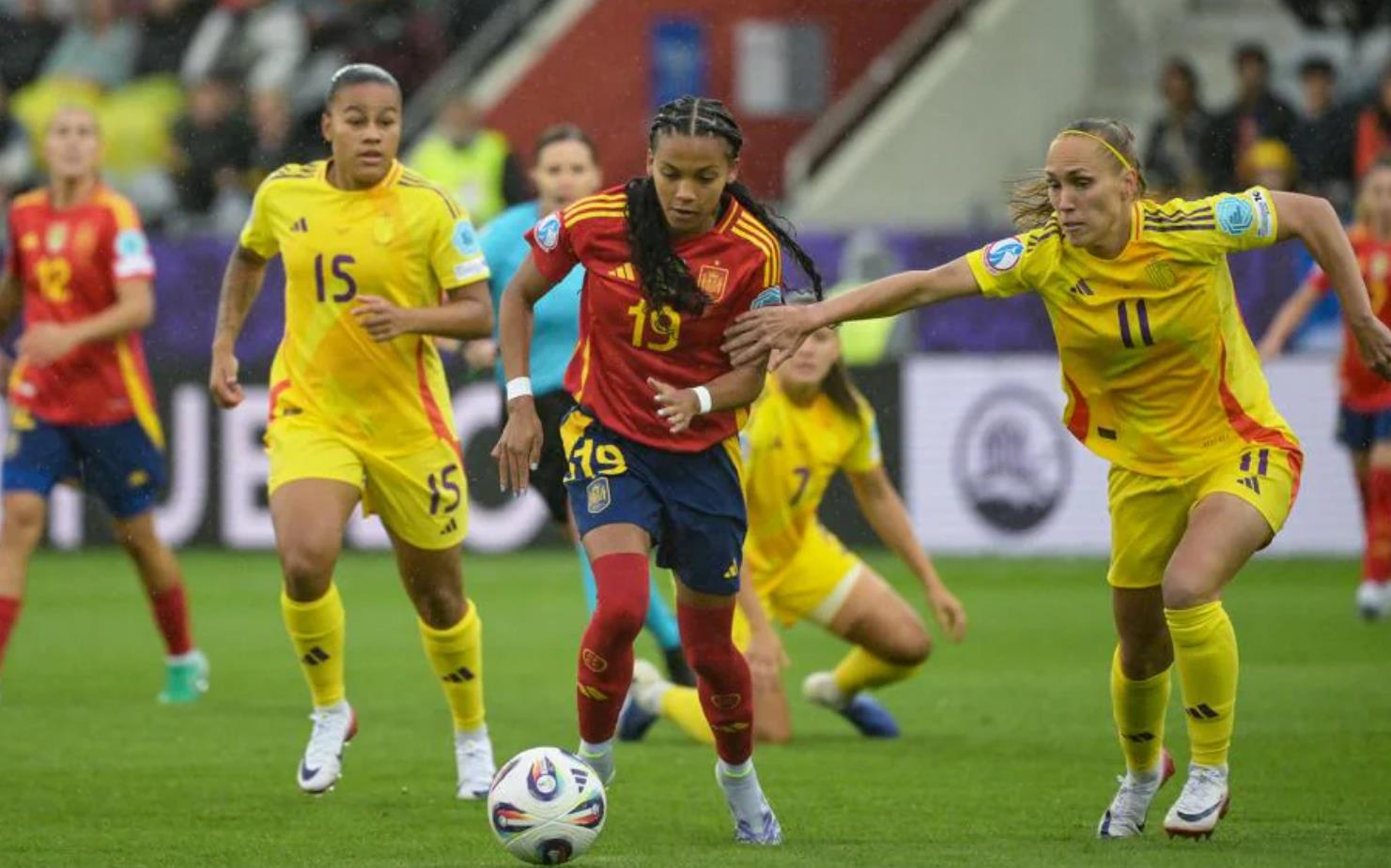 西班牙女足携手晋级，表现抢眼