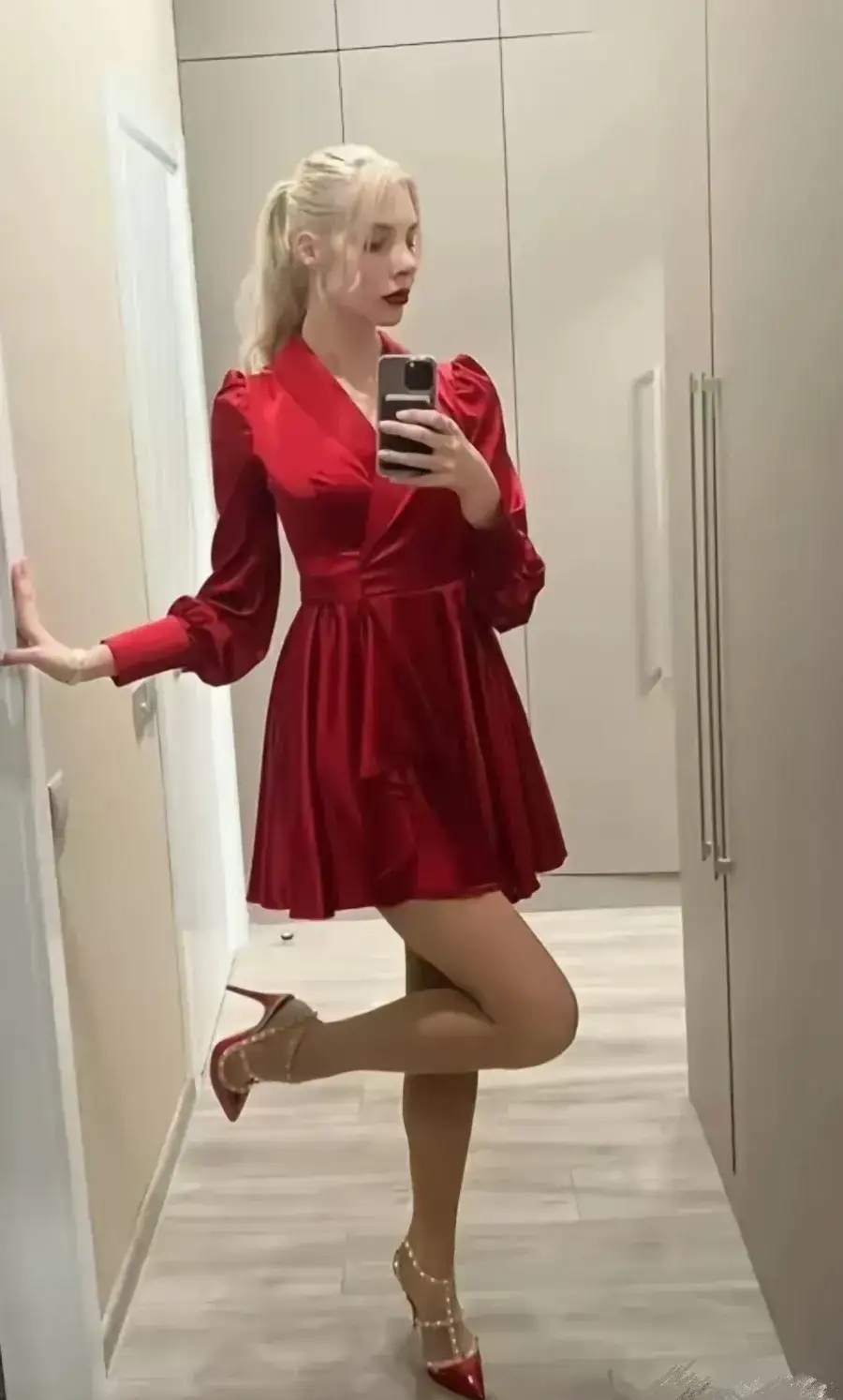 俄罗斯体操队表现抢眼风采依旧