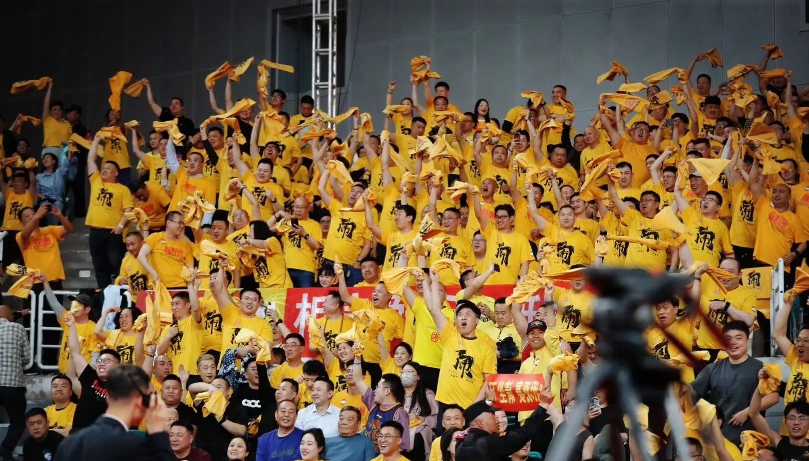 山西队在主场取得连续胜利,展现实力 山西队在主场取得连续胜利,展现实力