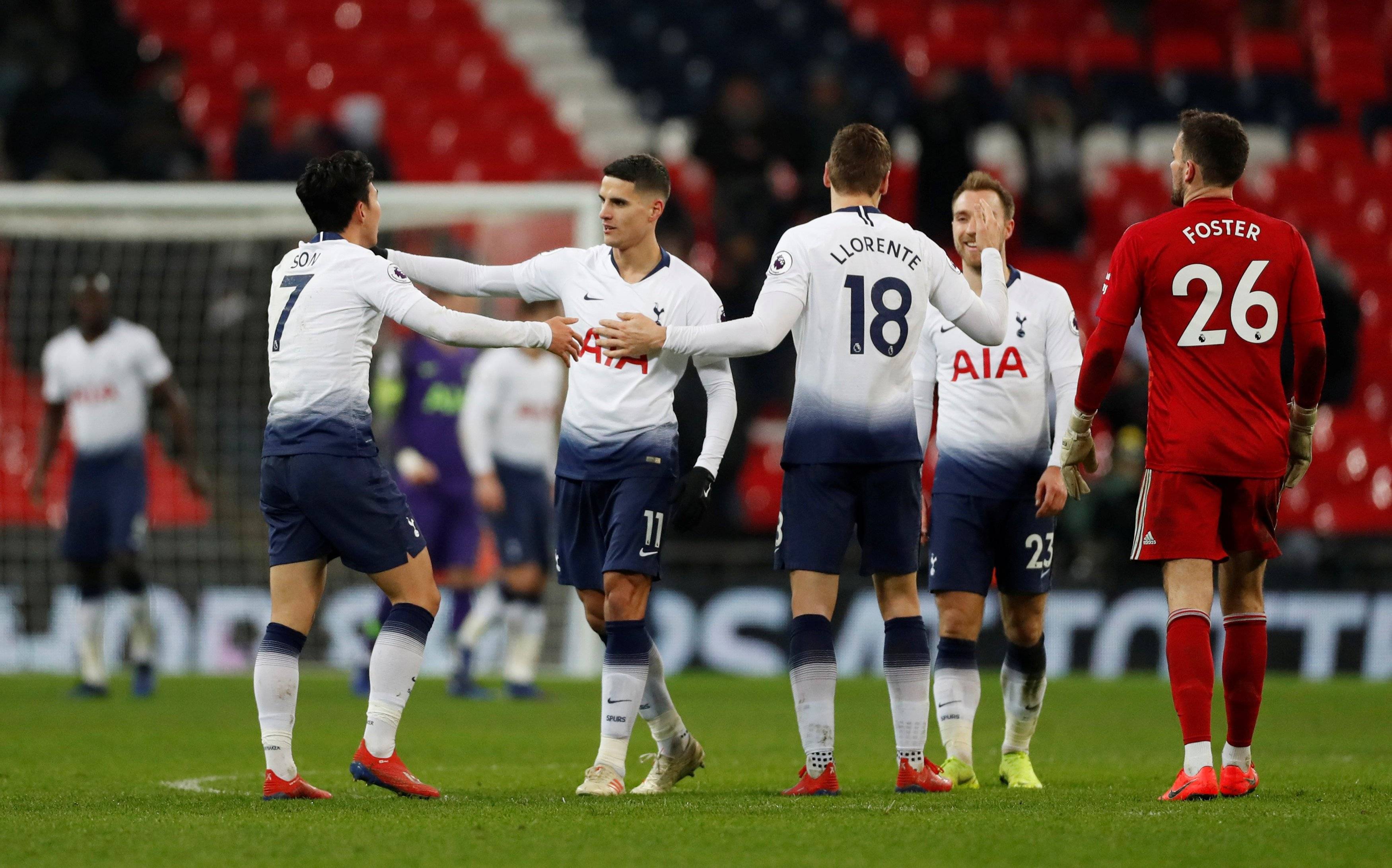 关于热刺在欧冠赛场遭遇困境，球迷担心未来的信息