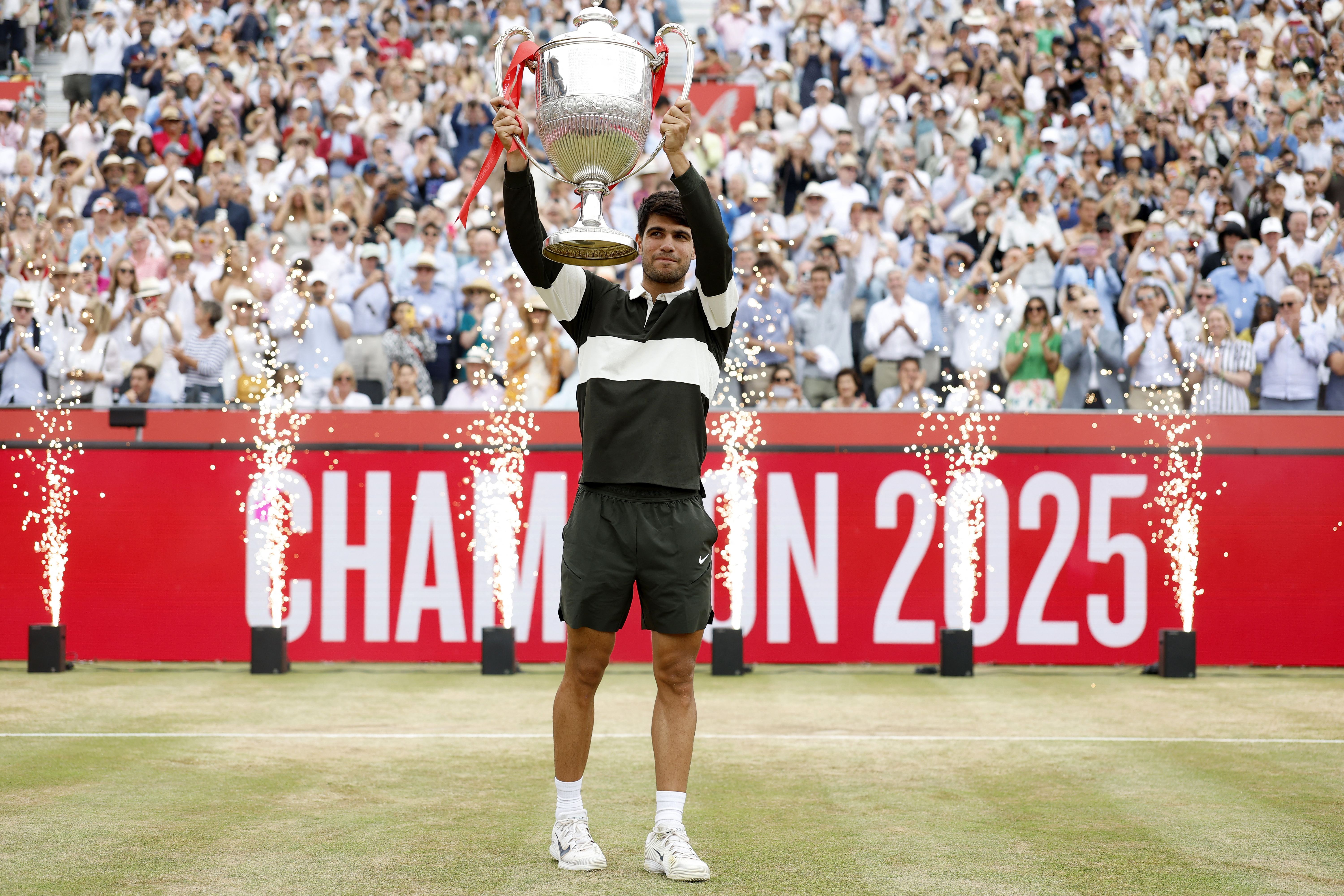 瑞典网球选手赛场夺冠，实力无敌