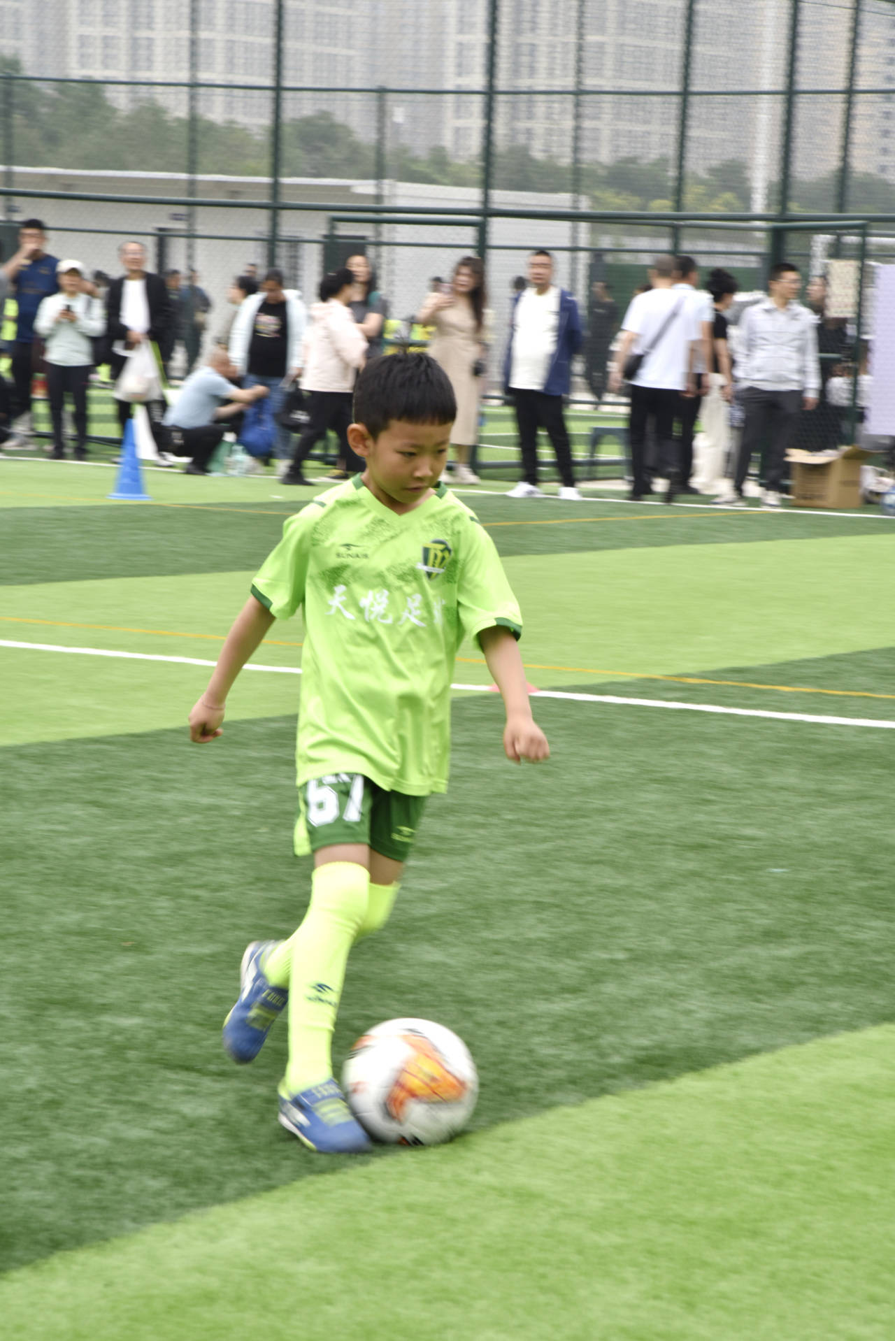 足球比赛将为观众带来无尽的激动