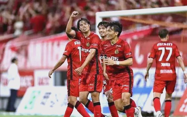 河北队激情四射,与对手激烈对抗 河北队激情四射,与对手激烈对抗