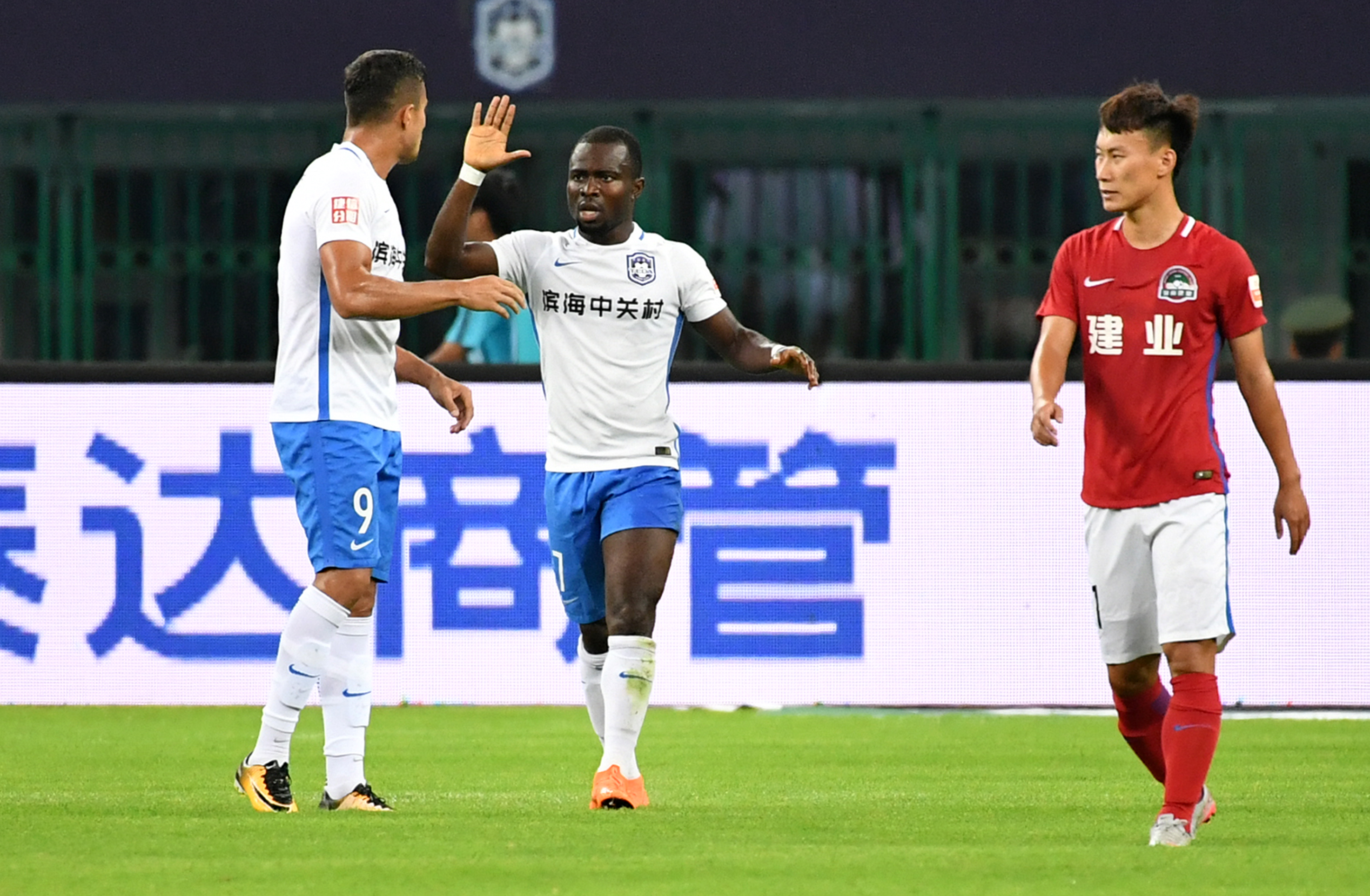 包含天津泰达球员备战充分,决心获胜的词条 包含天津泰达球员备战充分,决心获胜的词条