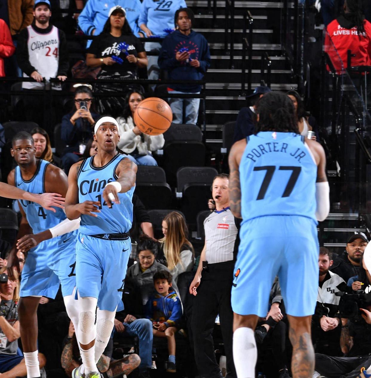 快船主场不敌爵士,遭遇两连败 快船主场不敌爵士,遭遇两连败