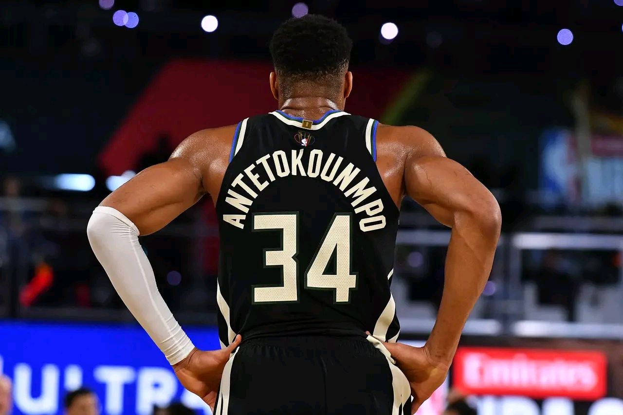 雄鹿主场力克马刺,米德尔顿关键时刻砍分 雄鹿主场力克马刺,米德尔顿关键时刻砍分