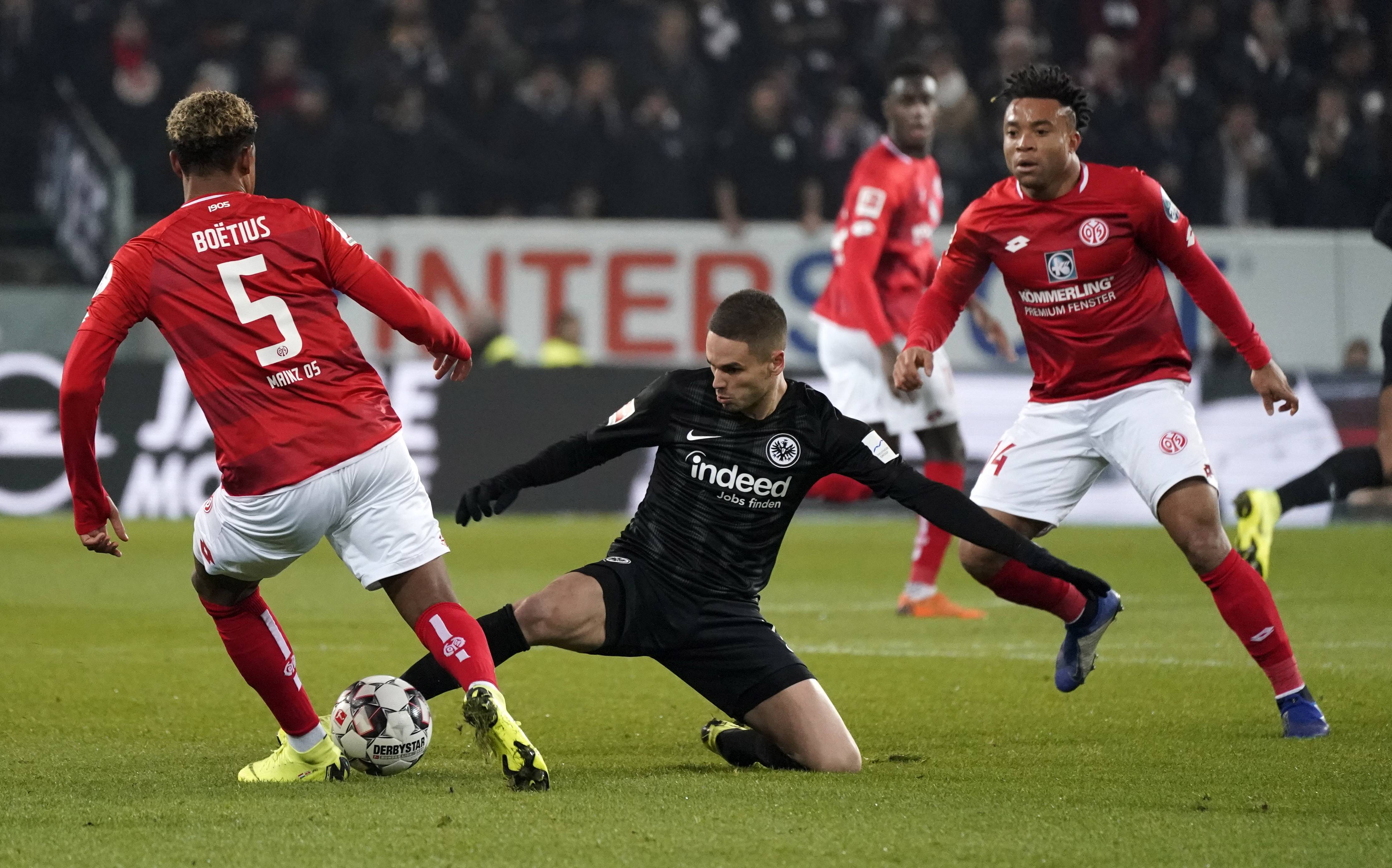 沃尔夫斯堡客场大胜美因茨，继续保持不败纪录绽放