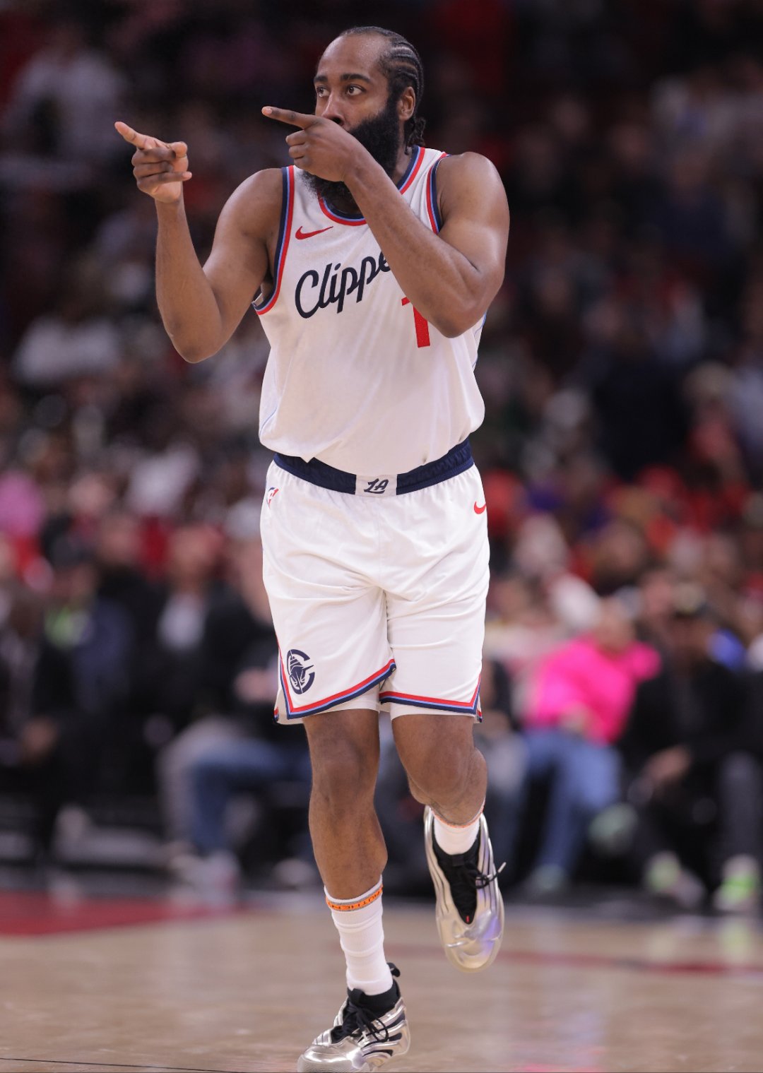 火箭客场战胜灰熊，哈登25+14