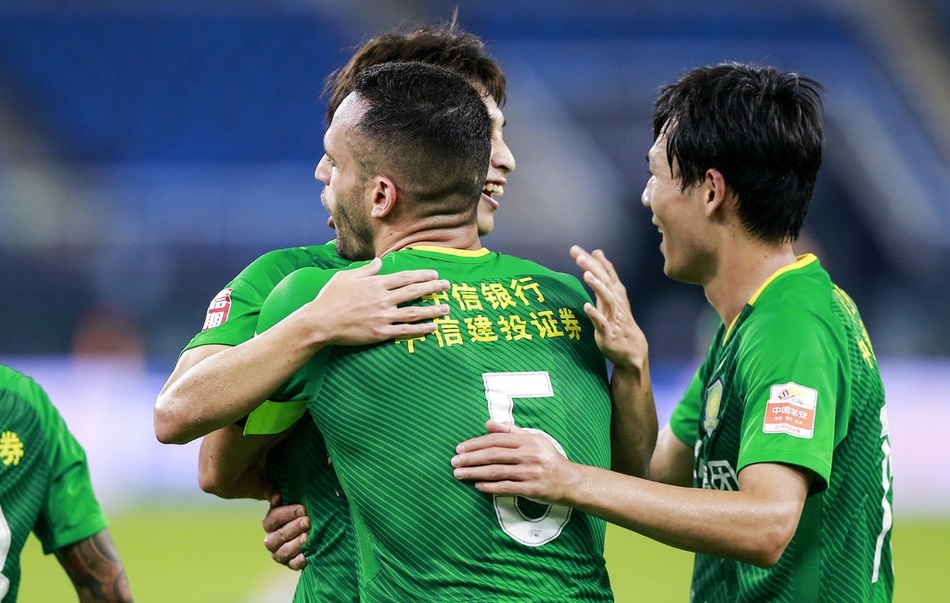 广州恒大主场1比1战平山东鲁能，白岩松点评：这是公平的结果