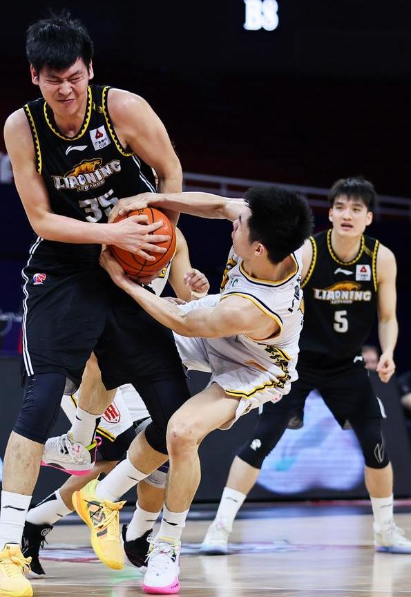 浙江队碾压江苏队,赵继伟关键制胜 浙江队碾压江苏队,赵继伟关键制胜